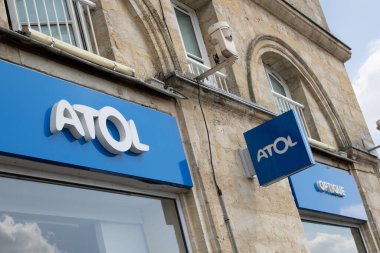 Bordeaux, Aquitaine France - 04 03 2025: atol fronade butik metin logosu Marka Markası Fransız kapısı gözlüğü