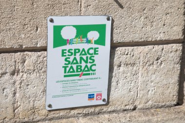 Bordeaux, Fransa - 04 03 2025: espace sans tabac logo markası ve Fransızca metin işareti Fransa 'da sigara içmenin yasak olduğu tütünsüz bölge anlamına geliyor