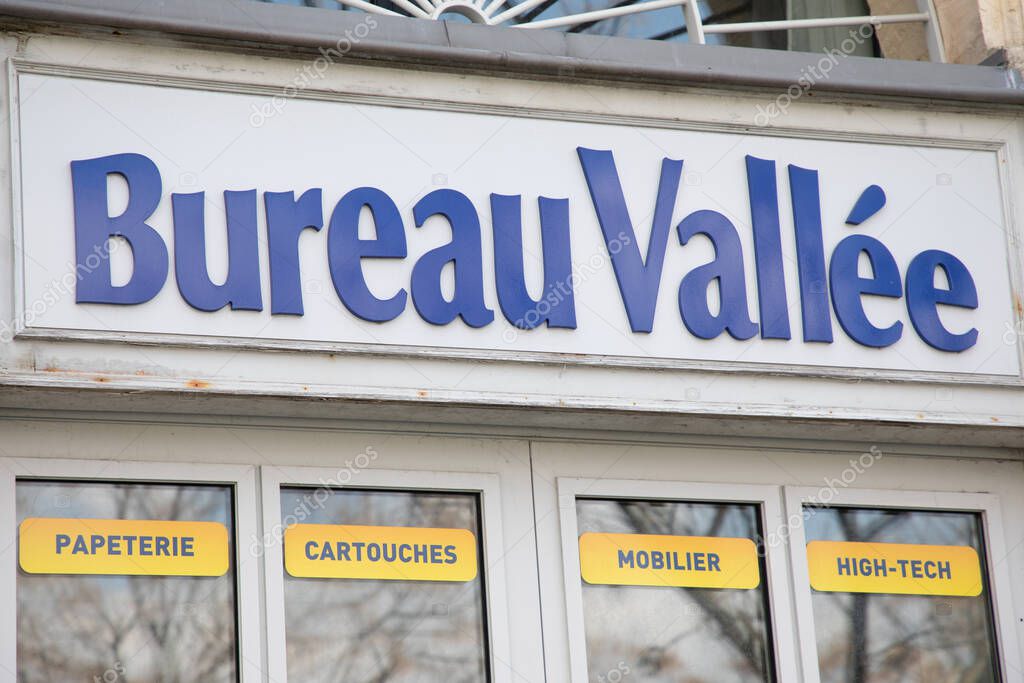 Bordeaux , Aquitaine  France - 04 03 2025 : bureau vallee logo brand and text sign for facade office supplies store equipment shop vallee stickers advertising