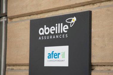 Bordeaux, Fransa - 04 10 2025: abeille sigortaları muhabir logosu metni ve marka imzası Fransız giriş belgesi sigorta bürosu