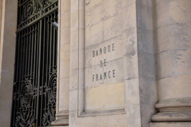 Bordeaux, Fransa - 04 10 2025: Banque de France logo text French national bank tabelası resmi görünüş tarihi