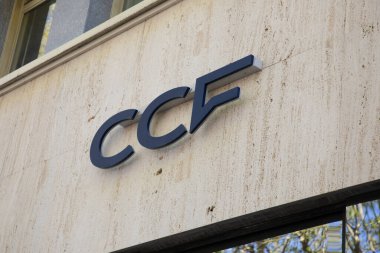 Bordeaux, Fransa - 04 10 2025: CCCF kredisi ticari de France by HSBC Bank logo zinciri ve ön cephe ajansı finans hizmetleri ofisi üzerindeki metin işareti