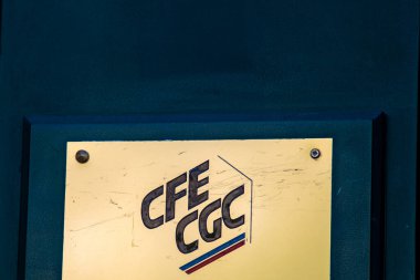 Bordeaux, Fransa - 04 10 2025: cfe cgc metin işareti ve Fransa Yönetim Genel Konfederasyonu yönetim kategorileri personel konfederasyonu duvar cephelerinde marka logosu