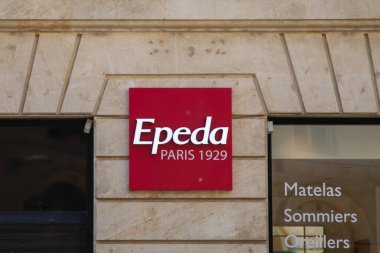 Bordeaux, Fransa - 04 10 2025: epeda Paris logo tabelası dükkanı ve Fransız yatak yatakları ve kutu yayları zinciri.