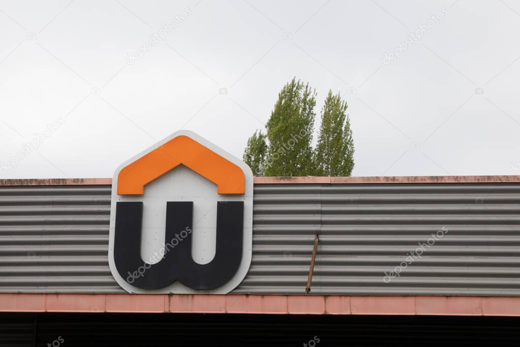 Bordeaux ,  France - 04 10 2025 : weldom store entrance brand chain of DIY store with facade logo text and sign on shop front