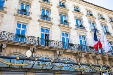 Bordeaux, Fransa - 04 11 2025: Bordeaux şehrinin kıtalararası büyük oteli logo ve giriş duvarı ön balkonundaki yazı tabelası