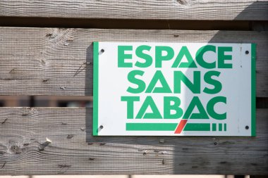 Bordeaux, Fransa - 04 11 2025: espace sans tabac logo markası ve Fransızca metin imzası paneldeki duvarda tütünsüz alan etiketi anlamına geliyor.
