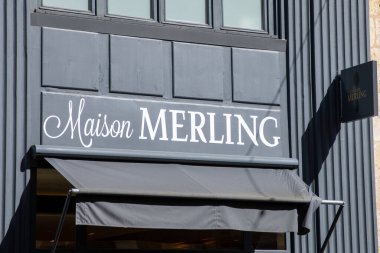 Bordeaux, Fransa - 04 14 2025: Maison merling cafes logo markası ve metin levhası mağazası duvardaki ön cephe geleneksel kahve kızartma makinesi dükkanında.
