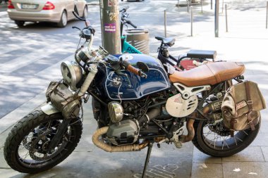 Bordeaux, Fransa - 04 16 2025: bmw markalı metin ve işaret logosu r 1200-9-t karıştırıcı neo-retro Alman motosikleti