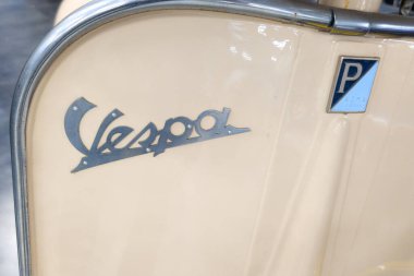 Bordeaux, Fransa - 04 25 2025: Vespa metin işareti ve marka logosu retro 150 klasik scooter Paris acma