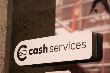 Bordeaux, Fransa - 04 29 29 2025: Cash Service CB dab atm Association BNP paribas credit mutuel Alliance federale societe generale cic cb logo işareti