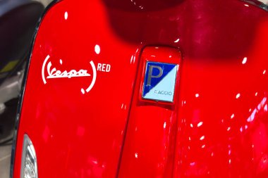 Bordeaux, Fransa - 05 01 2025: vespa kırmızı motosiklet piaggio yeni modern İtalyan scooter gts sınırlı sayıda üretilmiş metin şirketi logosu motosiklet işareti
