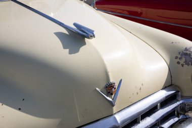 Bordeaux, Fransa - 05 03 2025: Cadillac 62 adet üstü açılabilir coupe logosu ve 50 'li yılların eski model 50' li yılların eski model araba işareti.