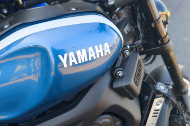 Bordeaux, Fransa - 05 05 05 2025: yamaha xsr 125 motosiklet logosu ve Japon motorsikletinin üzerinde marka metni