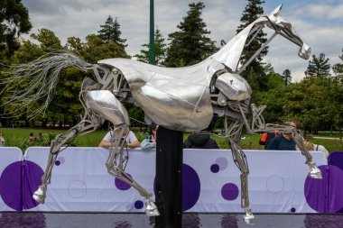 Bordeaux, Fransa - 05 06 2025: Fransa 'nın ikonik metal atı Jeux Olimpiques de Paris 2024 Yaz Olimpiyatları