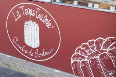 Bordeaux, Fransa - 05: 16 2025: la toque cuivree logo markası ve metin tabelası duvar tezgahı kanelleri Fransız hamur işi gironde geleneksel kanele yaptı