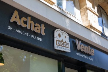 Bordeaux, Fransa - 05 18 2025: ya da en cash logo markası ve ön büro ön cephe mağazası imzalamak altın Fransız zinciri satın nakit
