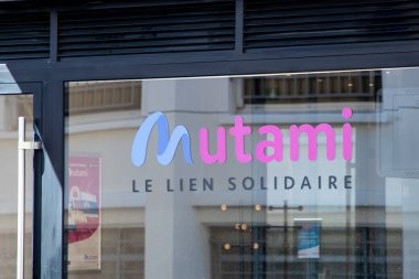 Bordeaux, Fransa - 05 18 2025: mutami to the solidarity links text and brand sign on office fronade chain building Agency