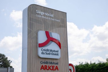 Bordeaux, Fransa - 05: 23: 2025: Fransa 'daki banka bürosu logosu ön cephesinde kredi karşılıklı arkea sud ouest marka işareti ve metin