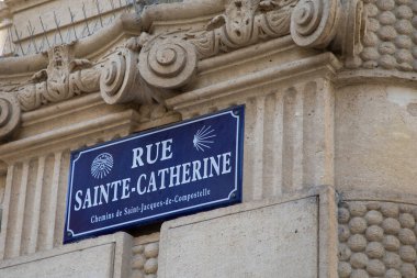Fransa 'nın en uzun yaya sokağı Bordeaux şehrindeki Catherine Bordeaux Caddesi tabela adı.