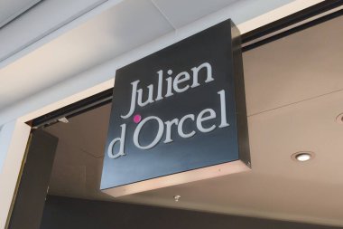 Bordeaux, Fransa - 05: 27 27 2025: julien d 'Orcel mağaza ticari metin levhası mağazası ity caddesinde mağaza kuyumcu logosu girişi için vitrin önü