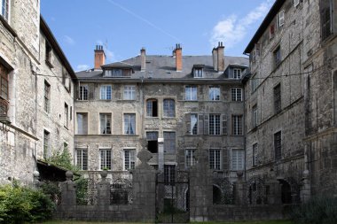Castagnery de chateauneuf oteli, Auvergne Rhone Alpes bölgesindeki Savoie bölgesinde bulunan eski bir özel konaktır.