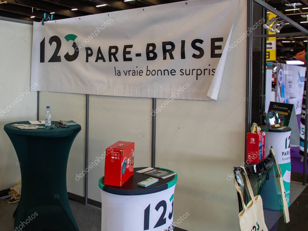 Bordeaux , France - 06 02 2025 : 123 pare-brise glass logo brand and text sign car windshield garage specialized replace glasses in stand event vehicle industry