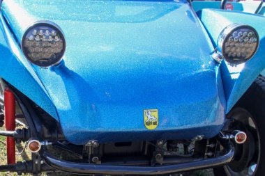 Bordeaux, Fransa - 06 23 2024: Meyers Manx logosu ve VW Dune Buggies 'in önünde yazılar