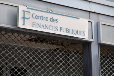 Bordeaux, Fransa - 06 12 2025: Centre des finanse kamu maliyesi kapalı ajans metin markası logo markası ve ön cephe ofis binasında metin işareti