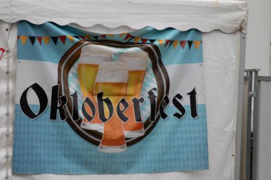 Bordeaux, Fransa - 06: 13 2025: Ekim Festivali logosu ve Almanya 'da Münih' te gerçekleşen popüler bira festivali üzerine metin imzası