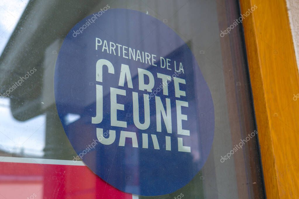 Bordeaux , France - 10 04 2025 : carte jeune french text sign and brand logo writing and icon Info france office youth card symbol advantage