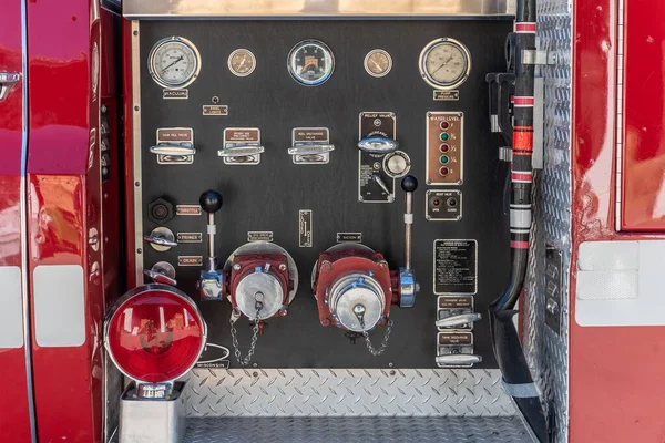 Vista Ravvicinata Del Camion Antincendio Posteriore Controlli Scarico Scarico Riempimento — Foto Stock