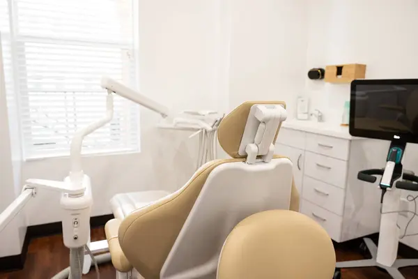 Dentist Office Treatment Room Has Comfortable Adjustable Chair Patient Lay Stockfoto