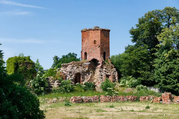 Chernyakhovsk 'taki Georgenburg Kalesi' nin kalıntıları.