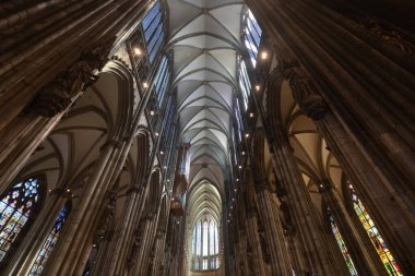 Köln, Almanya - 11 Ağustos 2024: Köln Katedralinin İçi