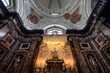 Vilnius, Litvanya - 26 Nisan 2025: Vilnius Katedrali 'nin Resimli İçi