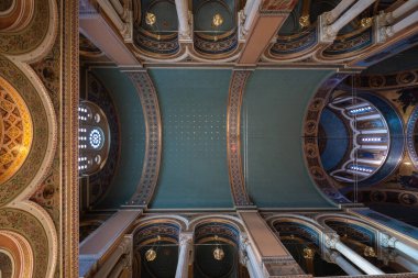 Atina, Yunanistan - 29 Nisan 2025: Bakire Meryem Anonsları Kutsal Metropolitan Kilisesi 'nin İçi