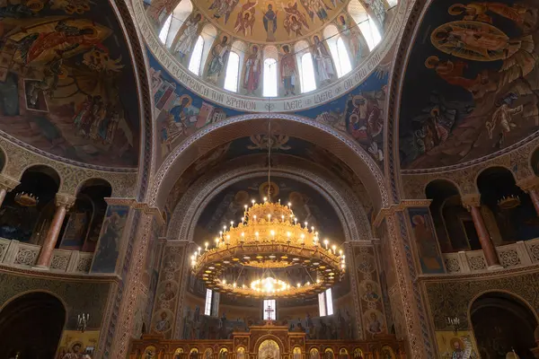 Atina, Yunanistan - 28 Nisan 2025: Aziz Dionysius Kilisesi 'nin İçi, Atina' nın Koruyucu Azizi