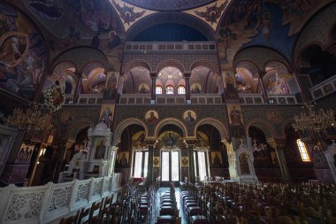 Atina, Yunanistan - 02 Mayıs 2025: Pire 'nin Kutsal Üçlüsü Katedrali Kilisesi İçi