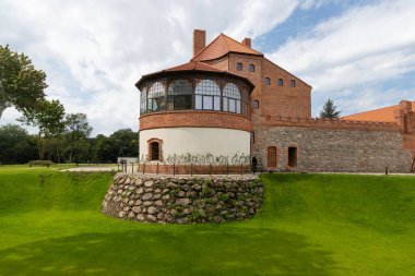 Kalininingrad, Rusya - 10 Ağustos 2025: Yenilenmiş Töton Şatosu Neuhausen