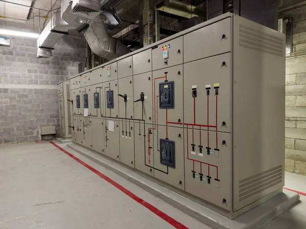 工业厂房或发电厂的电源开关控制柜 电源开关 — 图库照片