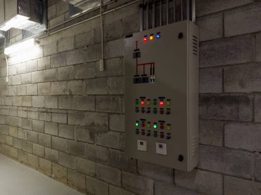Elektrik şalteri kontrol dolabı, sanayi tesisleri veya elektrik santrallerinde elektrik santrali.