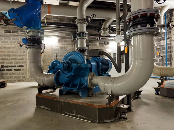Kühlräume Große Industrielle Kühlräume Einschließlich Motor Und Wasserleitungen Stockfoto