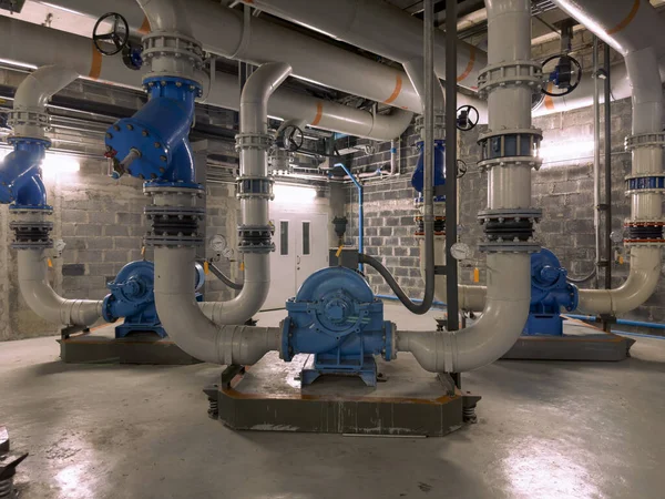Kühlräume Große Industrielle Kühlräume Einschließlich Motor Und Wasserleitungen — Stockfoto