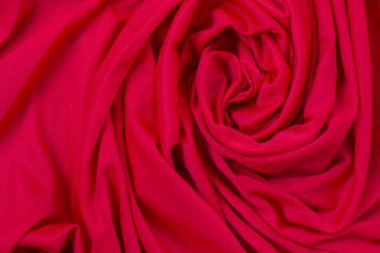 Güzel kırmızı kumaş üst görünümde çeşitli konsept tasarımlar yapmak için uygundur.