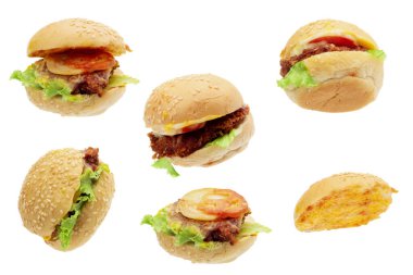 Çizburger, sığır eti, tavuk, domuz eti, hamburger, ketçap, soğan. Beyaz arka planda izole edilmiş lezzetli yiyecekler..