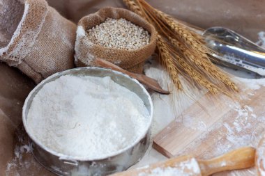 Beyaz buğday unu, arpa, pirinç, doğal tarım ürünleri, üst manzara.
