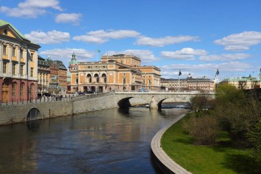 Stockhol, İsveç - 30 Mayıs 2021 Norrstrom ve Kraliyet Opera Evi.