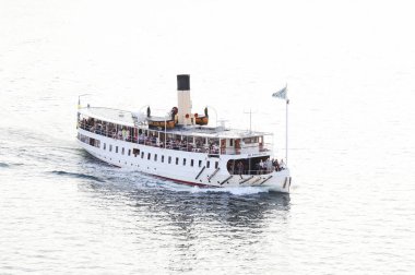 Vaxholm, İsveç - 19 Ağustos 2022 Stockholm takımadalarındaki yolcu vapuru Blidosund 'un yüksek açılı görüntüsü.