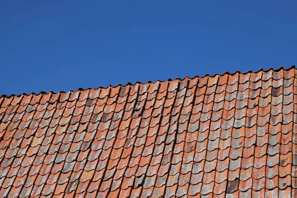 Widok Dachu Pokryte Witth Starych Płytek — Zdjęcie stockowe